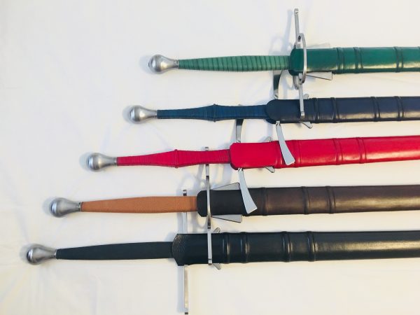 difference between scabbard and sheath